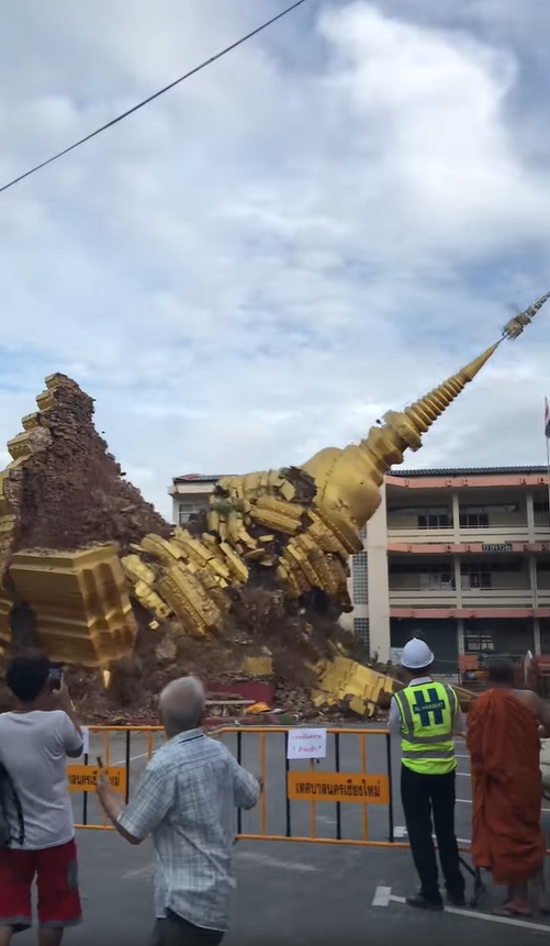 พระธาตุวัดศรีสุพรรณถล่ม-3