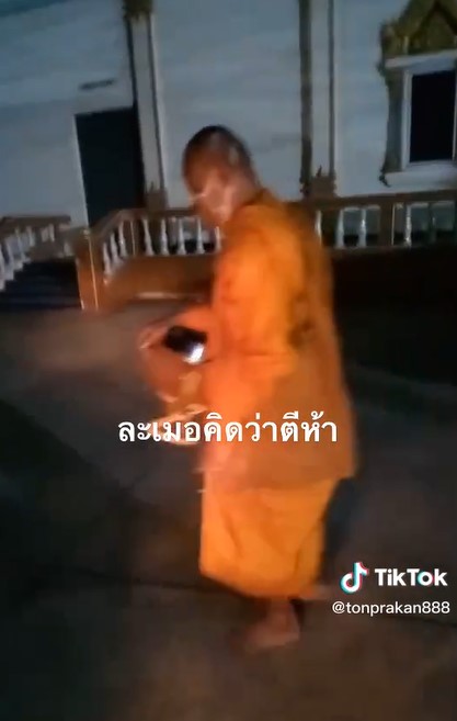 พระละเมอบิณฑบาต-3