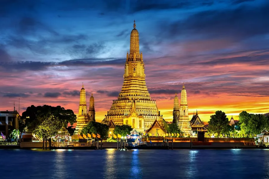 wat-arun-temple-twilight-bangkok