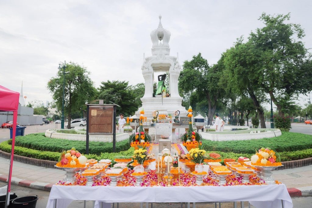 พระแม่ธรณีบีบมวยผม-ชุดประจำชาติ-แอนโทเนีย-โพซิ้ว-min-1