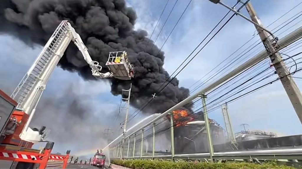 ประมวลภาพ ไฟไหม้ระยอง (5)-min